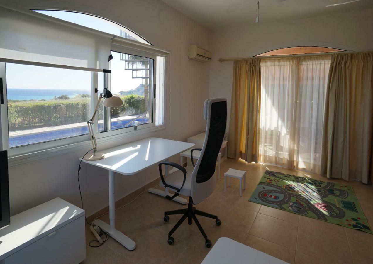 Unforgettable Family Escape - Cliffside Villa With Panoramic Sea Views And Kid-Friendly Private Pool Pissoúri Eksteriør bilde