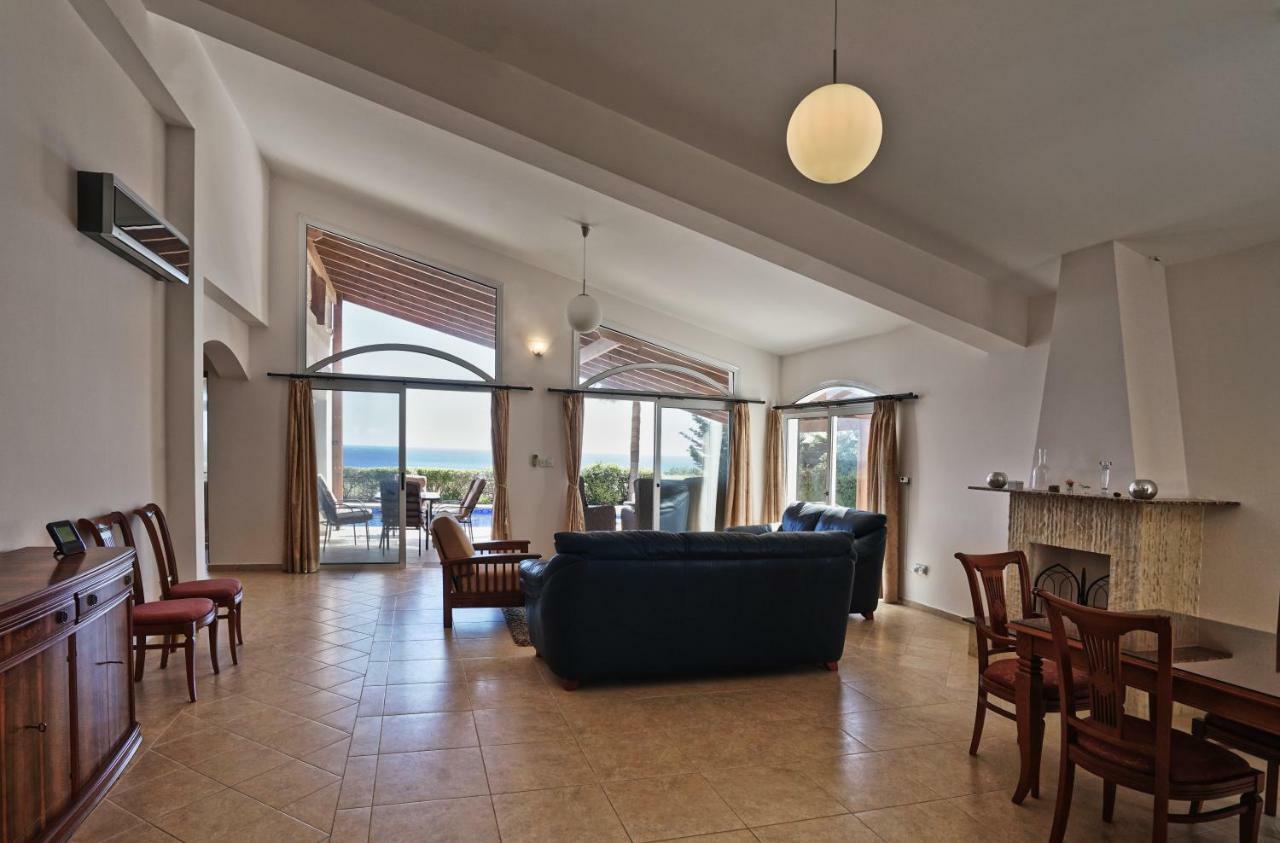 Unforgettable Family Escape - Cliffside Villa With Panoramic Sea Views And Kid-Friendly Private Pool Pissoúri Eksteriør bilde